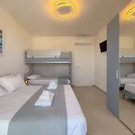 Beachfront With Ac & Private Parking By Host Hero Чивитанова-Марке