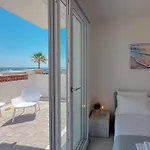 Апартаменты Beachfront With Ac & Private Parking By Host Hero