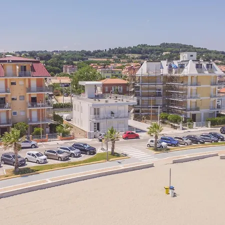 Appartement Beachfront With Ac & Private Parking By Host Hero *