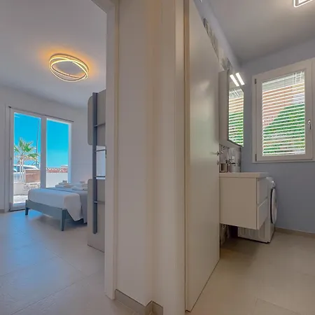 Beachfront With Ac & Private Parking By Host Hero