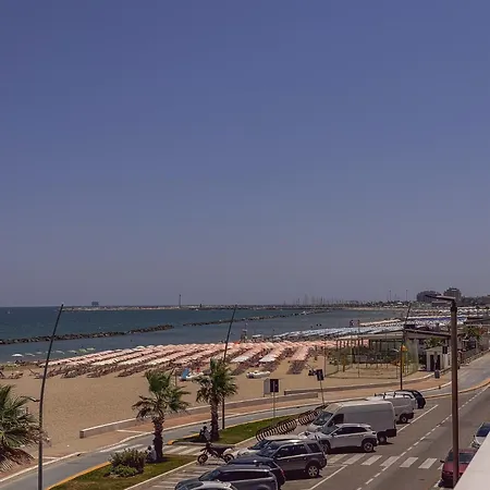 Beachfront With Ac & Private Parking By Host Hero Апартаменты Чивитанова-Марке