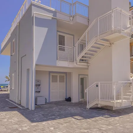 Appartamento Beachfront With Ac & Private Parking By Host Hero