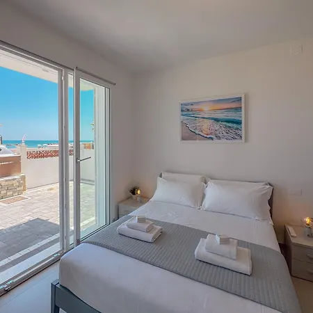 Beachfront With Ac & Private Parking By Host Hero *