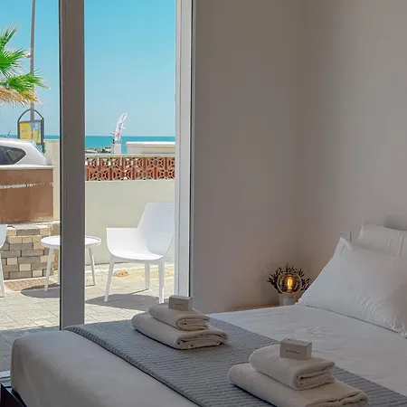 Апартаменты Beachfront With Ac & Private Parking By Host Hero