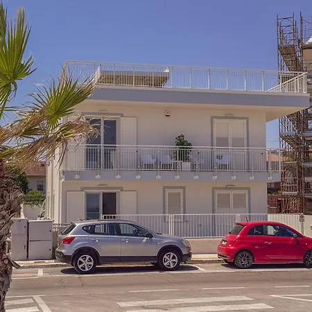 Appartamento Beachfront With Ac & Private Parking By Host Hero Civitanova Marche