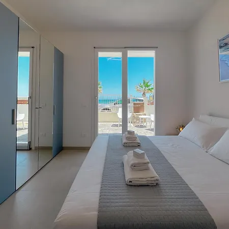 Beachfront With Ac & Private Parking By Host Hero * Чивитанова-Марке