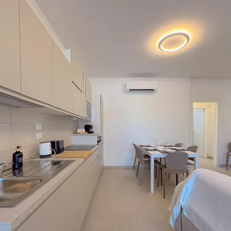 Beachfront - Ac & Private Parking By Host Hero Appartement *