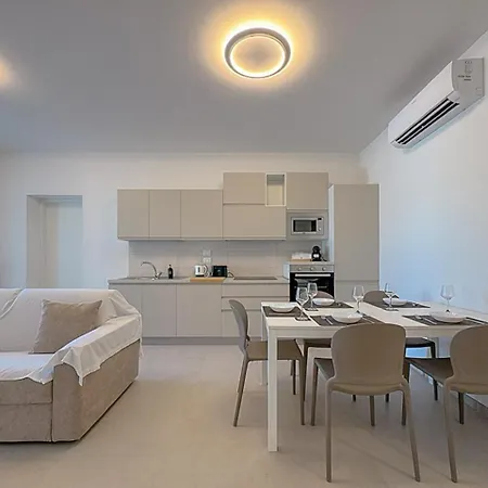 Beachfront - Ac & Private Parking By Host Hero *