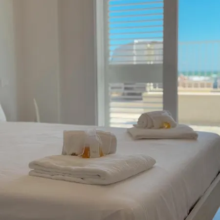 Appartement Beachfront - Ac & Private Parking By Host Hero