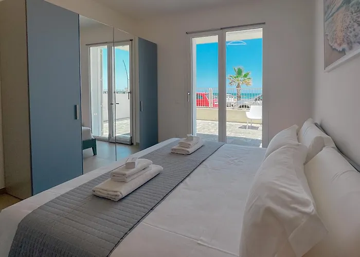 Beachfront With Ac & Private Parking By Host Hero Appartamento