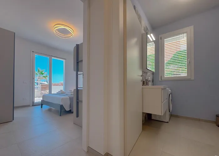 Beachfront With Ac & Private Parking By Host Hero