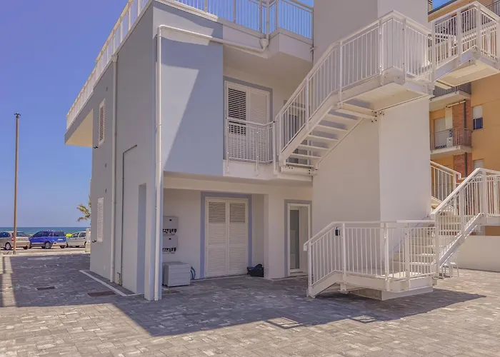 Appartamento Beachfront With Ac & Private Parking By Host Hero