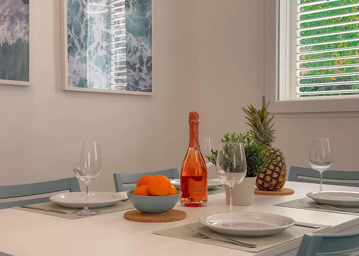 Beachfront With Ac & Private Parking By Host Hero Appartamento