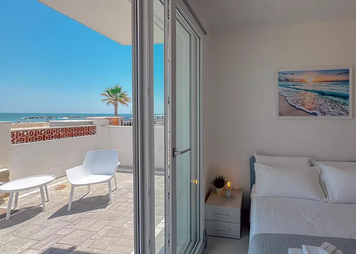 Appartamento Beachfront With Ac & Private Parking By Host Hero