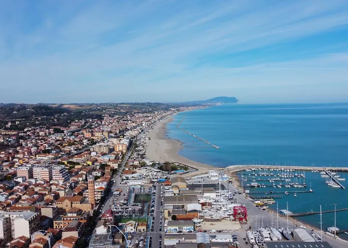 Beachfront With Ac & Private Parking By Host Hero Appartamento
