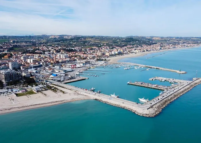 Beachfront With Ac & Private Parking By Host Hero Appartamento